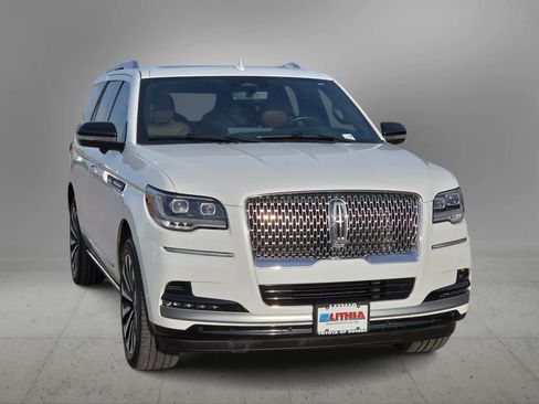 Used 2023 Lincoln Navigator Reserve AWD/4WD image 3