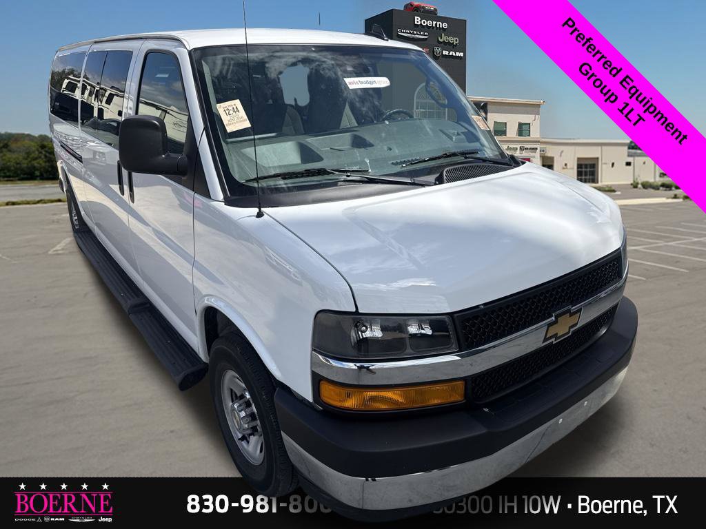 Used 2025 Chevrolet Express 3500 LT w/ LT Preferred Equipment Group RWD image 8