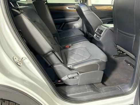 Used 2024 Volkswagen Atlas SE FWD image 15