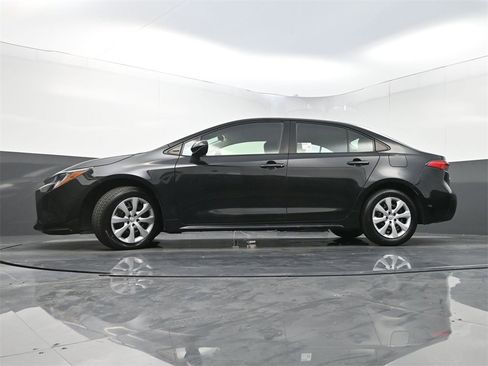 Used 2022 Toyota Corolla LE image 24