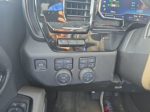 Used 2025 Chevrolet Silverado 2500 ZR2 w/ Technology Package AWD/4WD image 25