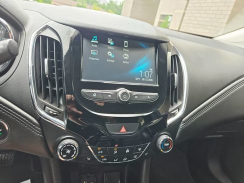 Used 2017 Chevrolet Cruze Premier FWD image 21