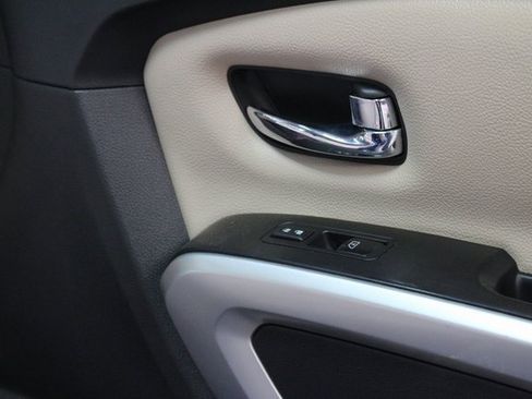Used 2016 Nissan Titan SL image 10