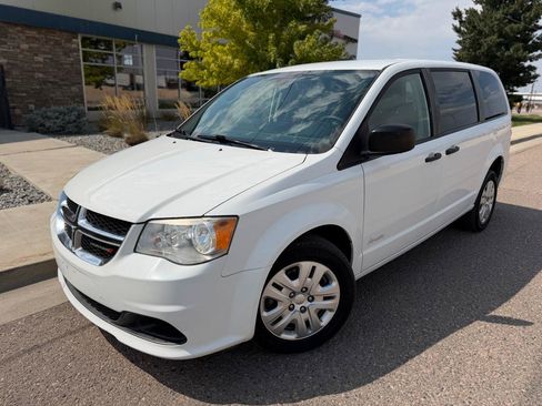 Used 2019 Dodge Grand Caravan SE FWD image 1