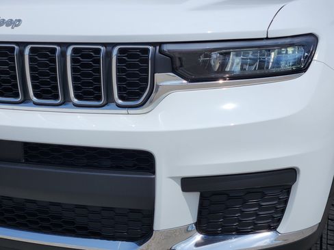 Used 2025 Jeep Grand Cherokee L Laredo w/ Luxury Tech Group I AWD/4WD image 8