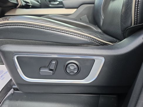 Used 2019 RAM 1500 Laramie AWD/4WD image 14