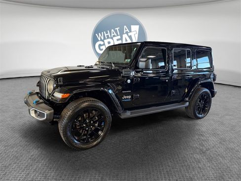 Used 2022 Jeep Wrangler Unlimited Sahara w/ Cold Weather Group image 8