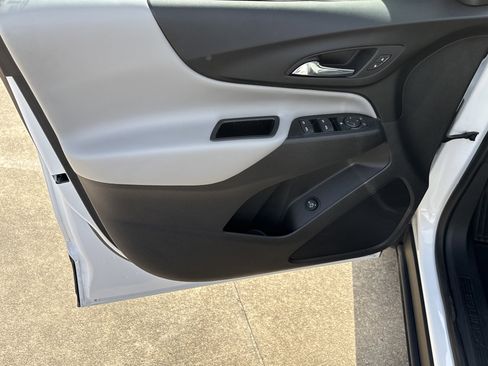 Used 2022 Chevrolet Equinox LT image 11