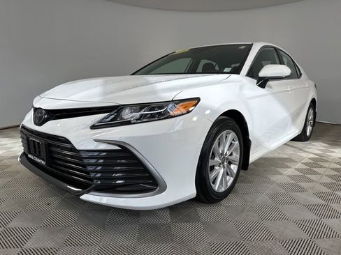 Used 2023 Toyota Camry LE image 3