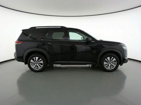 Used 2025 Nissan Pathfinder SV image 11