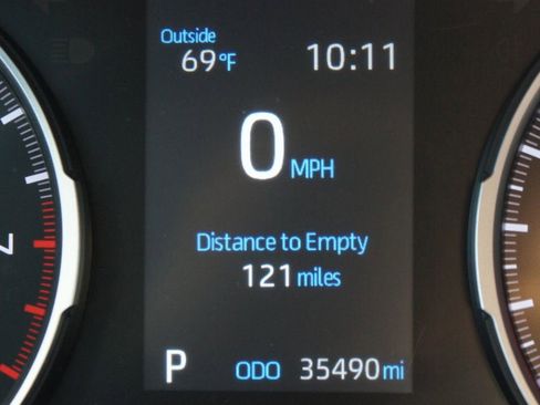 Used 2022 Toyota RAV4 XLE image 4