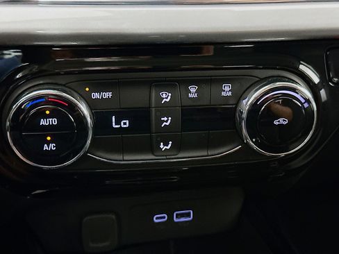 Used 2025 Chevrolet Trax LT image 21