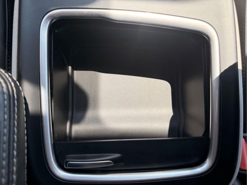 Used 2023 Chrysler Pacifica Touring-L FWD image 31