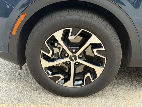 Certified 2025 Kia Sportage EX w/ EX Premium Package AWD/4WD image 28