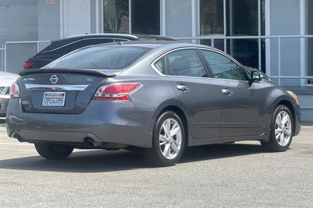Used 2015 Nissan Altima 2.5 SL w/ Technology Package FWD image 3