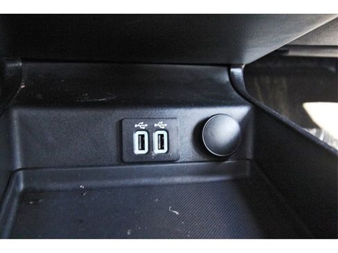 Used 2020 Ford Fusion SE image 24