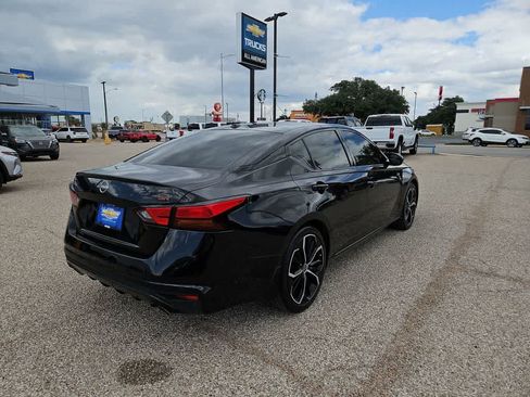 Used 2023 Nissan Altima 2.5 SR w/ SR Premium Package FWD image 8