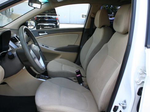 Used 2013 Hyundai Accent GLS FWD image 15