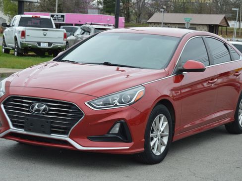 Used 2019 Hyundai Sonata SE image 1