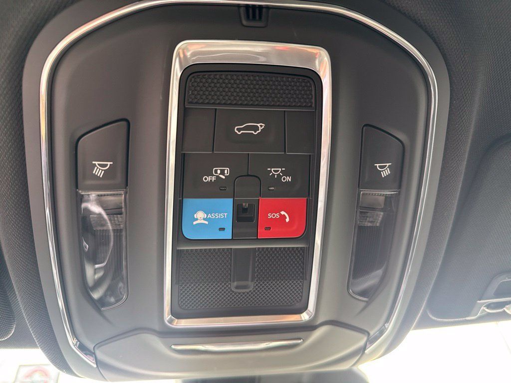 Certified 2023 Jeep Grand Cherokee Altitude RWD image 24