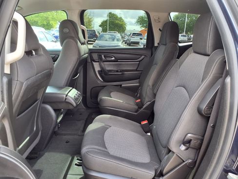 Used 2017 Chevrolet Traverse LT w/ Style and Technology Package image 18
