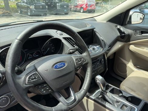 Used 2019 Ford Escape Titanium image 8
