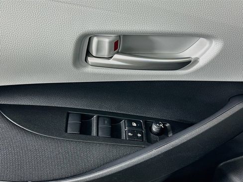 Used 2026 Toyota Corolla SE FWD image 18