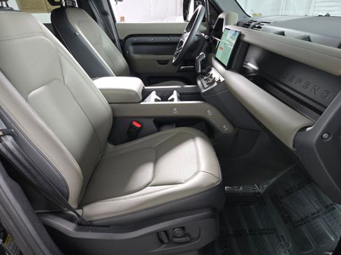 Used 2025 Land Rover Defender 110 S AWD/4WD image 3