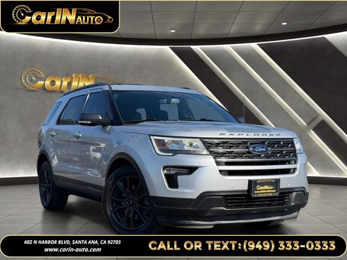 Used 2018 Ford Explorer XLT w/ Equipment Group 202A FWD image 3