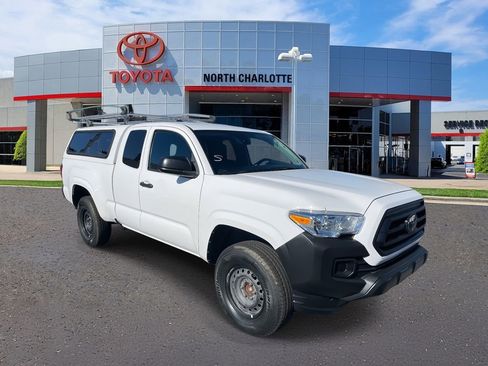 Used 2022 Toyota Tacoma SR image 3