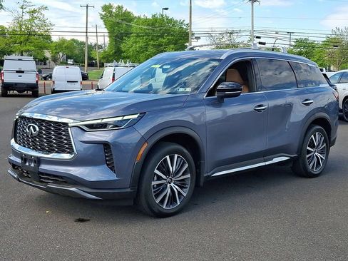 Used 2023 INFINITI QX60 Sensory w/ Vision Package AWD/4WD image 3