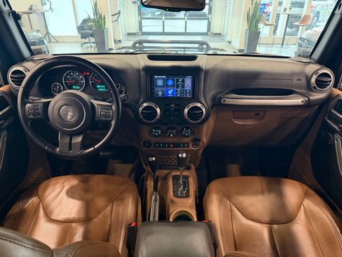 Used 2015 Jeep Wrangler Unlimited Sahara w/ Connectivity Group AWD/4WD image 7