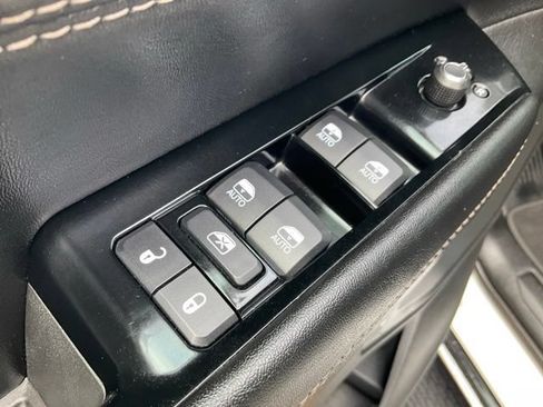 Used 2023 Jeep Wagoneer L Series III w/ Preferred Equipment Group AWD/4WD image 6