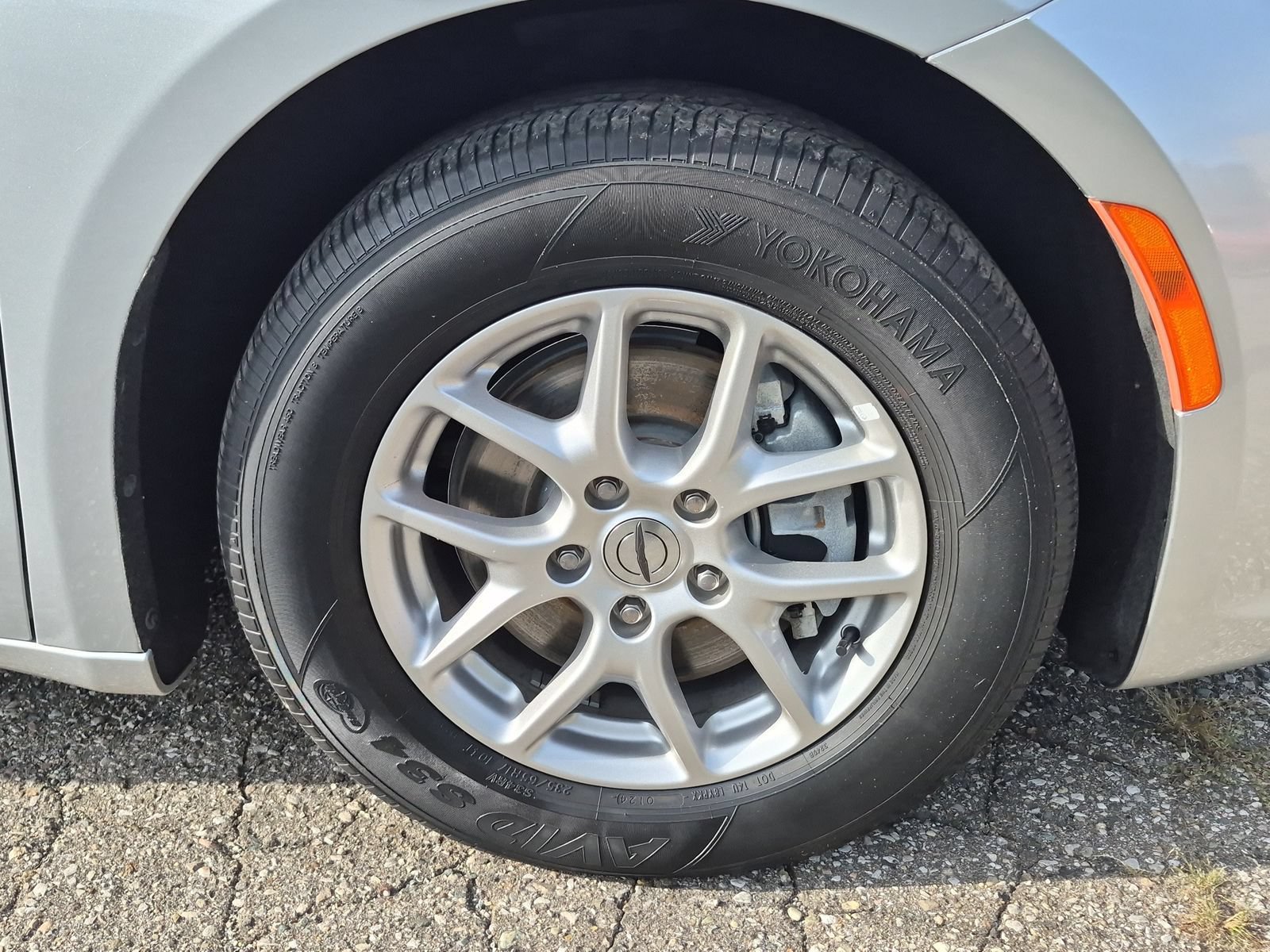 Used 2024 Chrysler Pacifica Touring-L FWD image 15