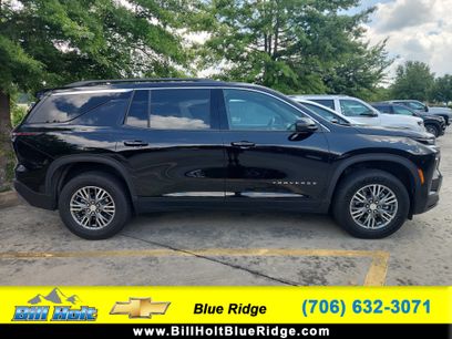 Used 2025 Chevrolet Traverse LT