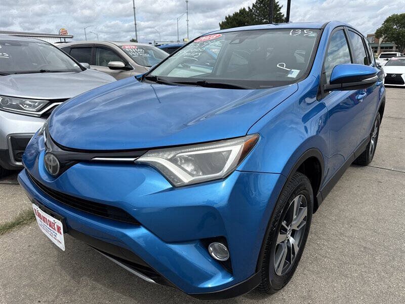 Used 2018 Toyota RAV4 XLE w/ Carpet Mat Package FWD image 1