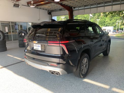 Used 2026 Chevrolet Traverse LT w/ Driver Confidence Package FWD image 11