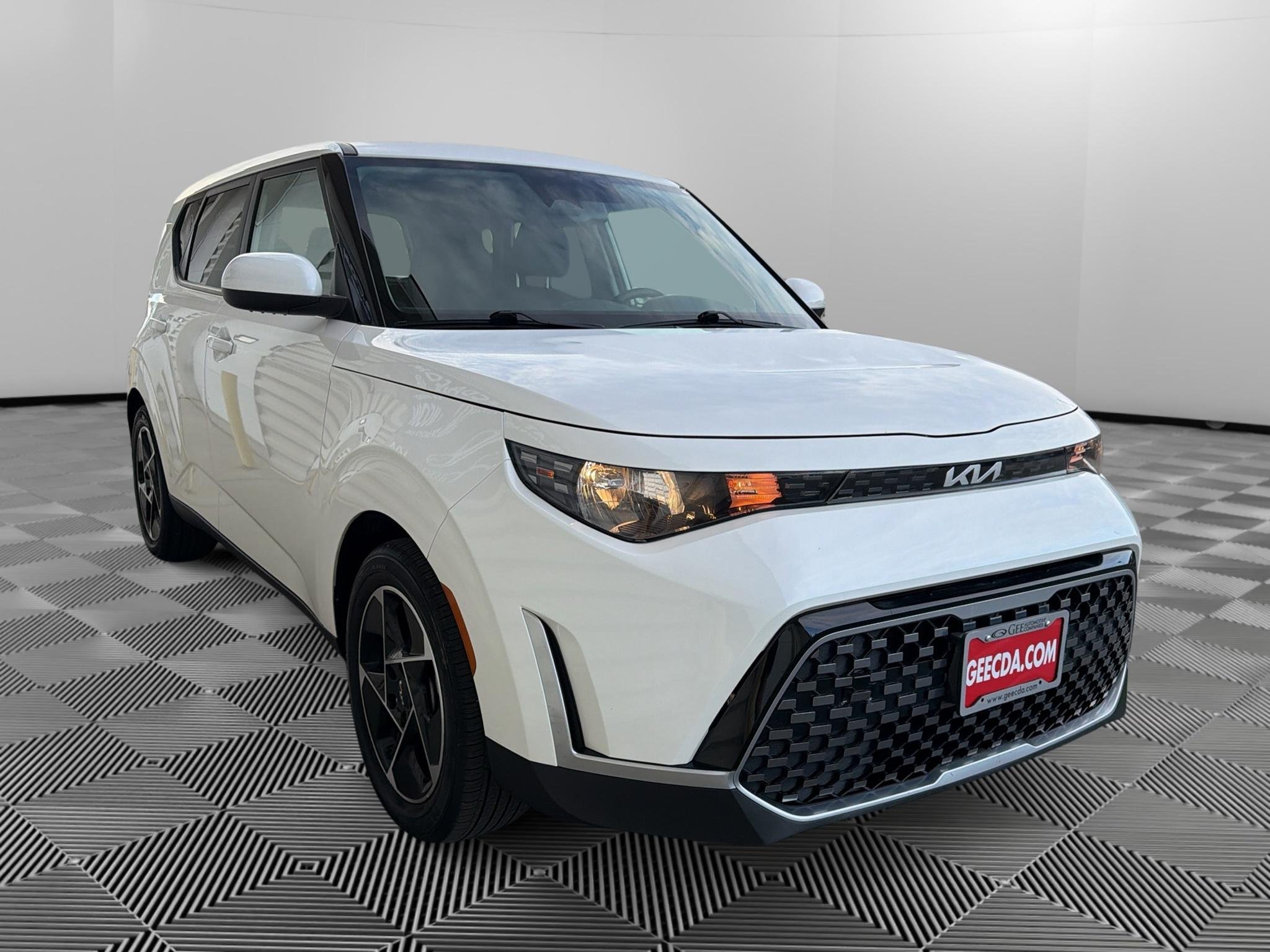 Used 2023 Kia Soul EX FWD image 3