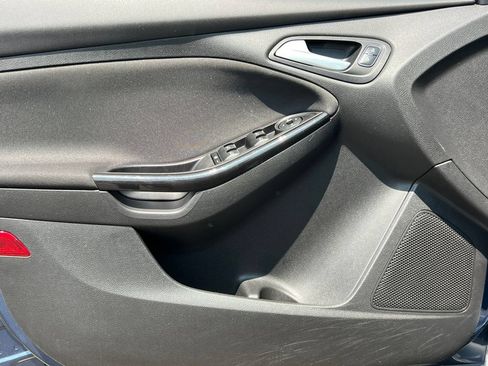Used 2018 Ford Focus Titanium w/ Titanium Technology Package FWD image 14
