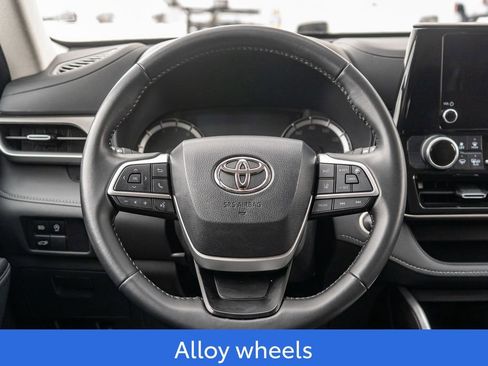 Used 2024 Toyota Highlander LE image 16