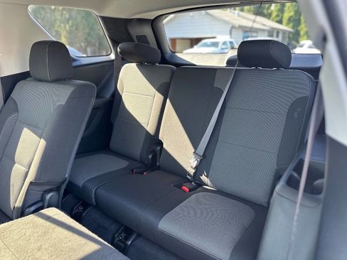 Used 2020 Chevrolet Traverse LT FWD image 18