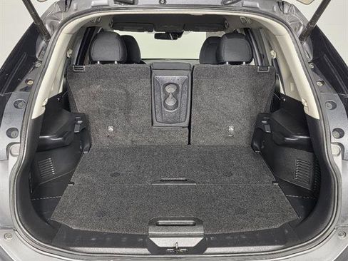 Used 2019 Nissan Rogue SV w/ Premium Package image 19