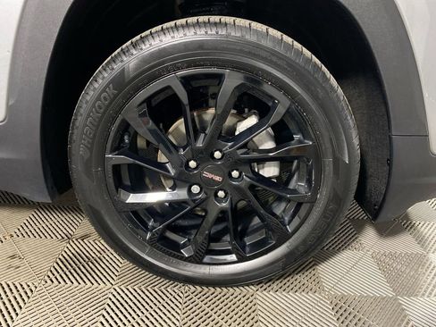 Used 2023 GMC Terrain SLE w/ Driver Convenience Package image 10