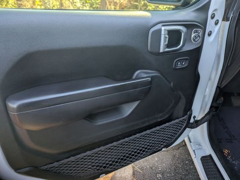 Used 2021 Jeep Wrangler Unlimited Rubicon image 17