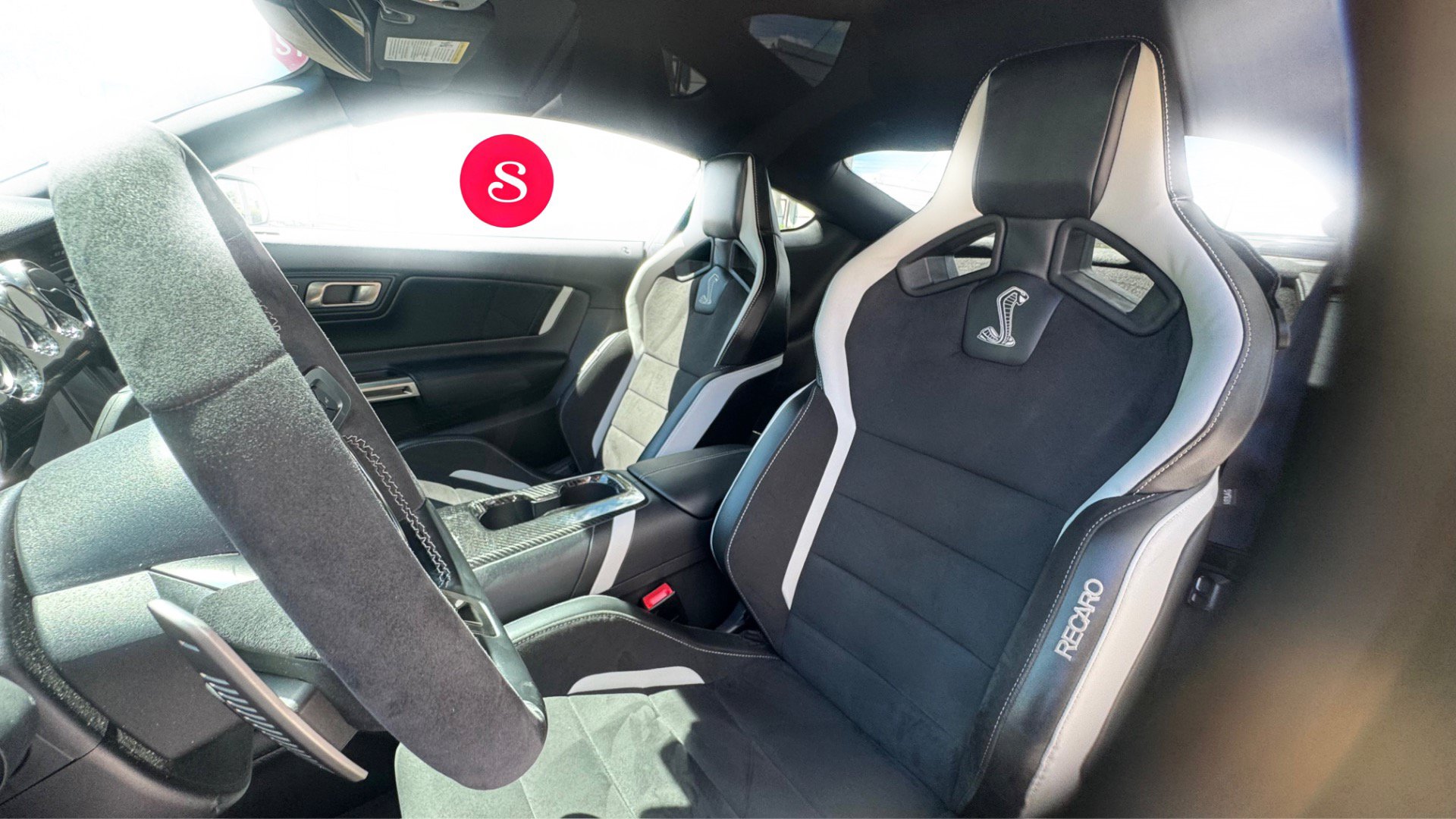 Used 2022 Ford Mustang Shelby GT500 w/ Carbon Fiber Track Pack RWD image 13