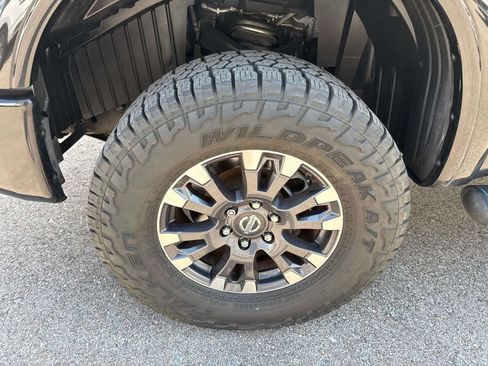 Used 2016 Nissan Titan PRO-4X w/ Pro-4x Convenience Package AWD/4WD image 4