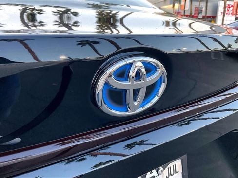 Certified 2025 Toyota Corolla LE image 28