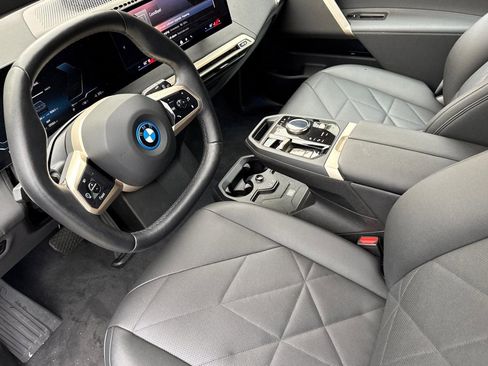 Used 2025 BMW iX xDrive50 image 4