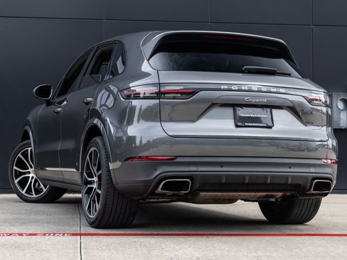 Used 2022 Porsche Cayenne AWD/4WD image 3