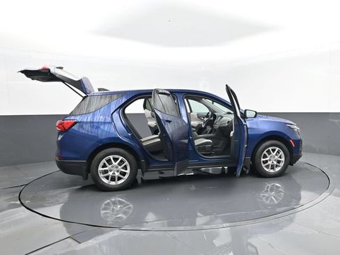 Used 2022 Chevrolet Equinox LS w/ LS Convenience Package AWD/4WD image 28